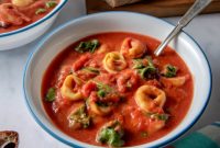 Speedy Tomato Spinach Tortellini Soup