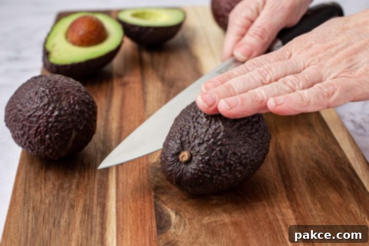 Effortless Homemade Guacamole Guide 3 how to cut an avocado (horizonatally)